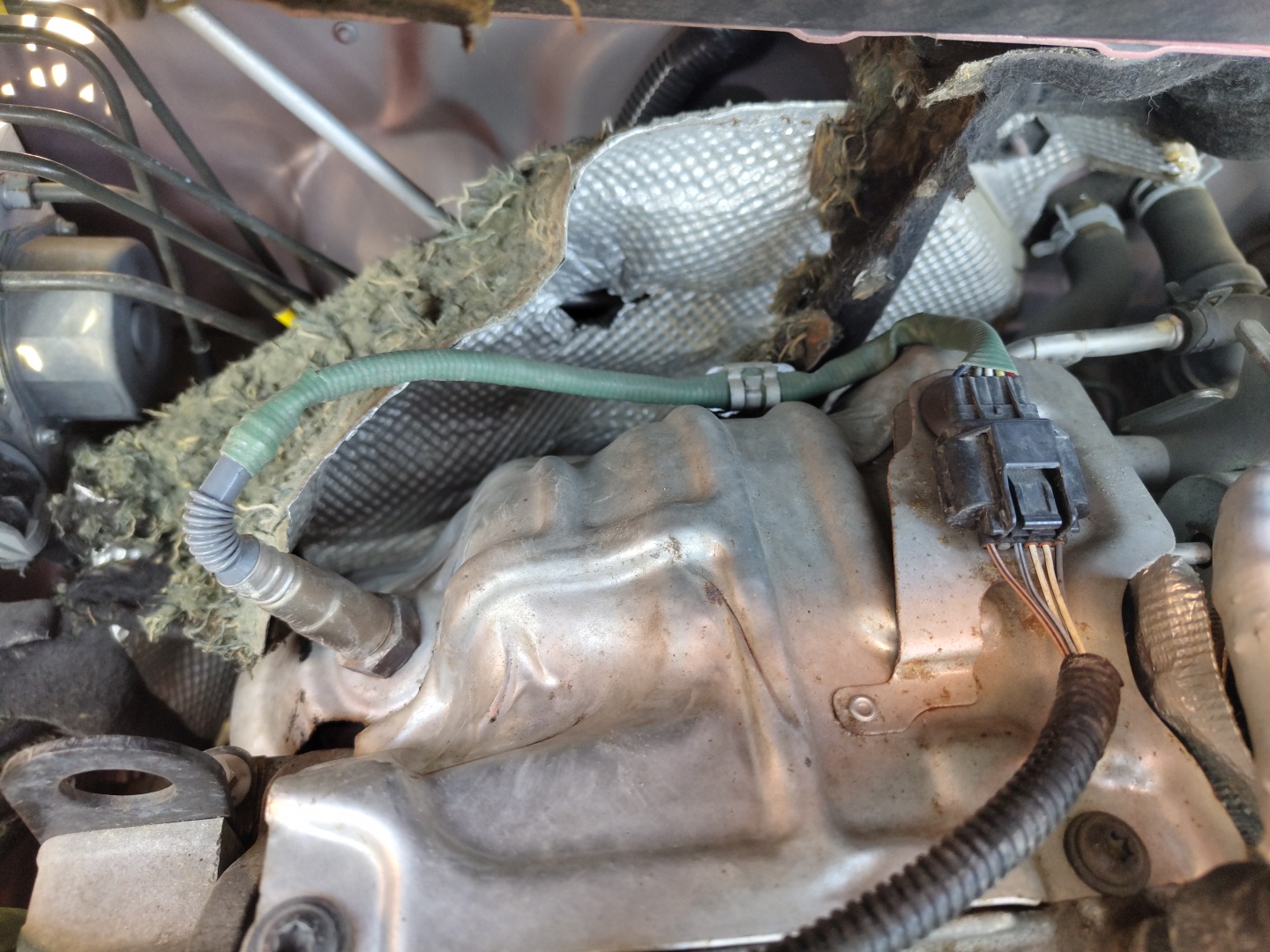 Sonde lambda et catalyseur d'une Renault Clio 4 0.9 TCe lors d'un diagnostic de perte de puissance